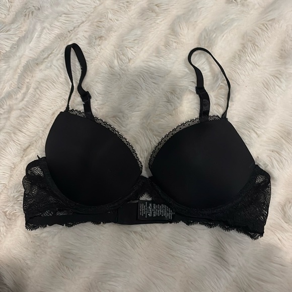 Calvin Klein 32B Black Bra with lace trim - Picture 1 of 4